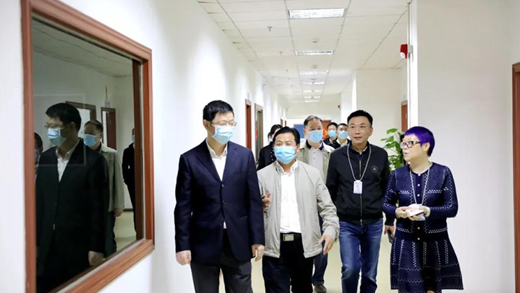 省政府口岸辦副主任、省商務(wù)廳口岸處處長羅專一行蒞臨炬神電子開展聯(lián)點(diǎn)服務(wù)工作