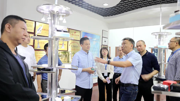 市政協(xié)副主席、九三學(xué)社郴州市委主委潘執(zhí)坤一行調(diào)研炬神電子