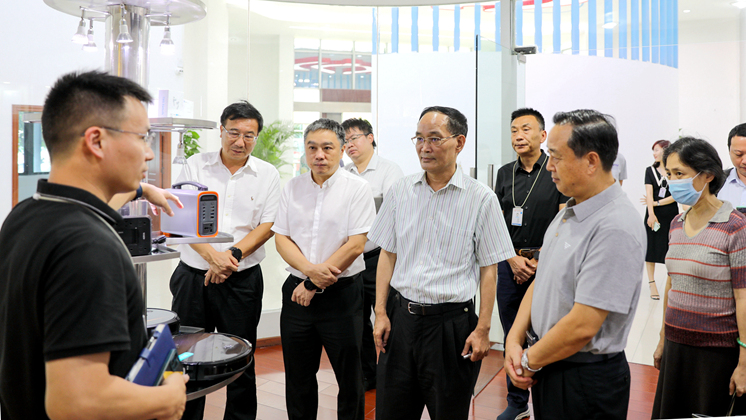 全國政協(xié)委員（廣東省委原常委、省紀(jì)委原書記）黃先耀一行考察炬神電子